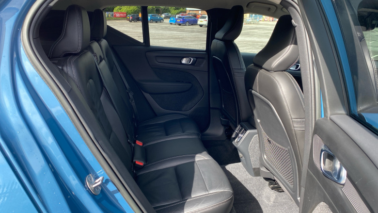 Volvo Xc40 2.0 B4P Plus Dark 5dr AWD Auto Petrol Estate